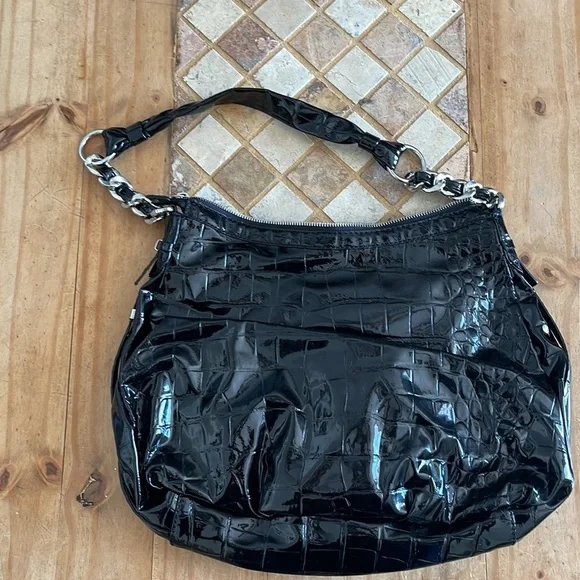 HOST PICKED Gorgeous Guess Shoulder Bag Is BNWOT 🥰🥰🔥🔥 - Picture 2 of 7